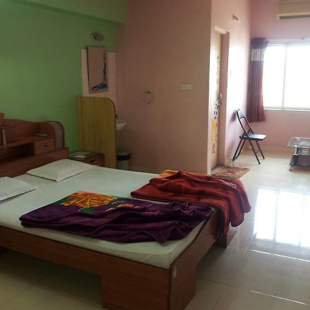 Villa Sarang Lodging & Boarding à Satara Extérieur photo