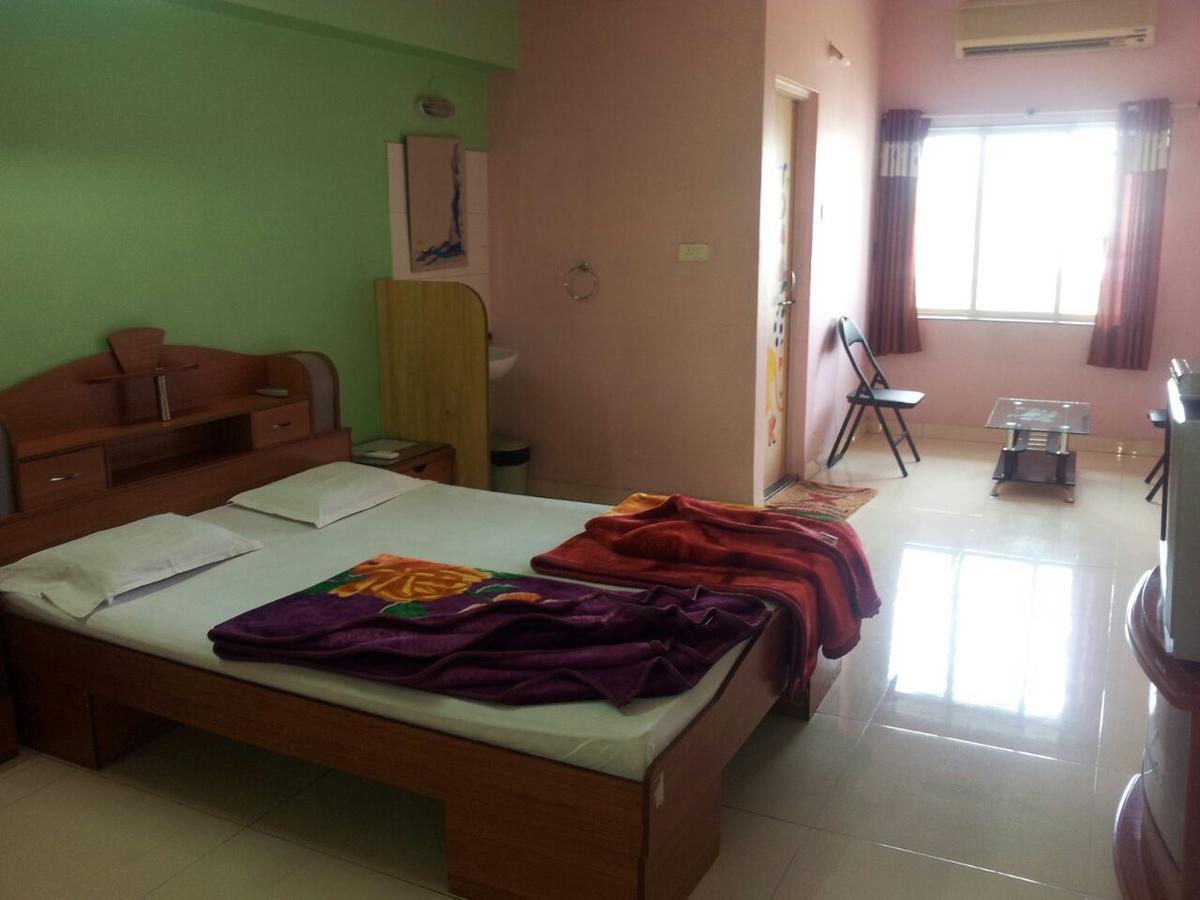 Villa Sarang Lodging & Boarding à Satara Extérieur photo