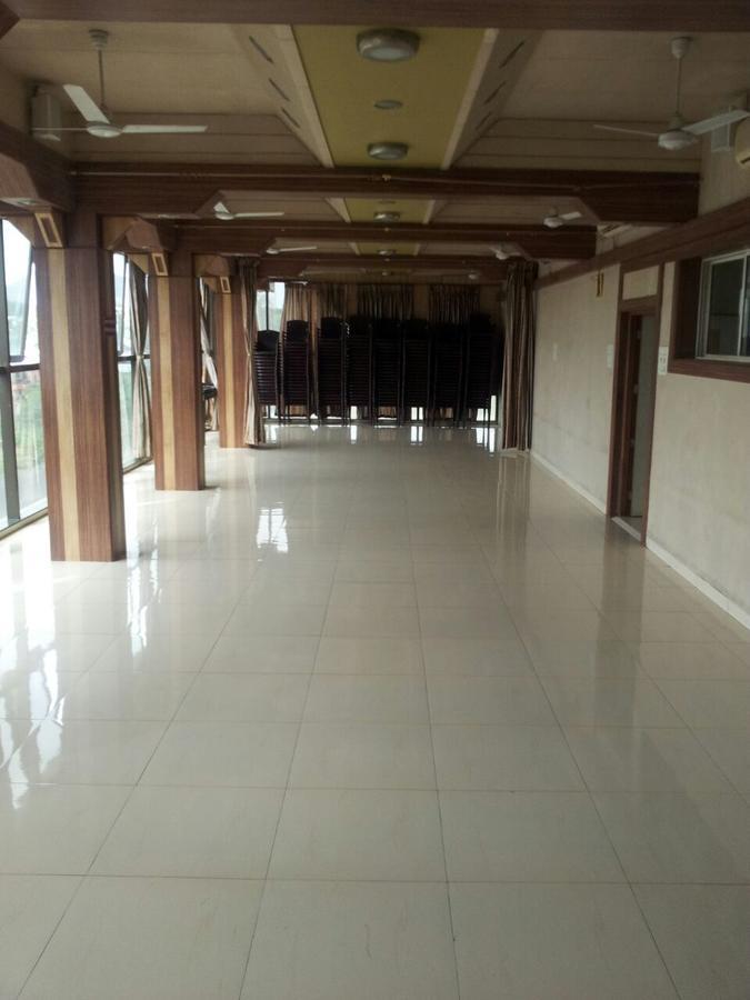 Villa Sarang Lodging & Boarding à Satara Extérieur photo