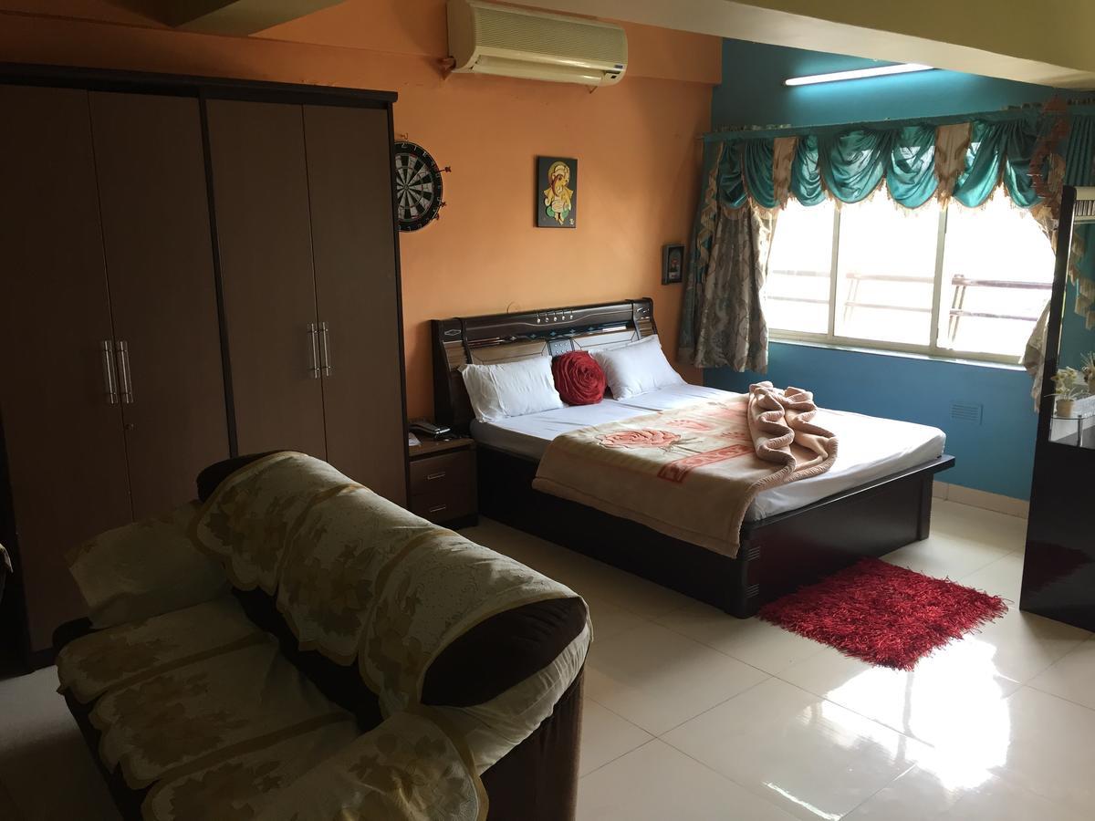 Villa Sarang Lodging & Boarding à Satara Extérieur photo