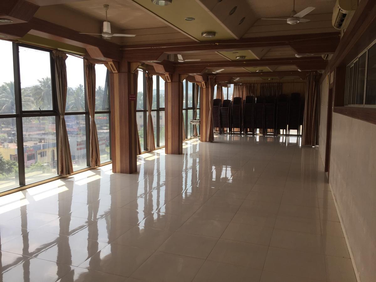 Villa Sarang Lodging & Boarding à Satara Extérieur photo
